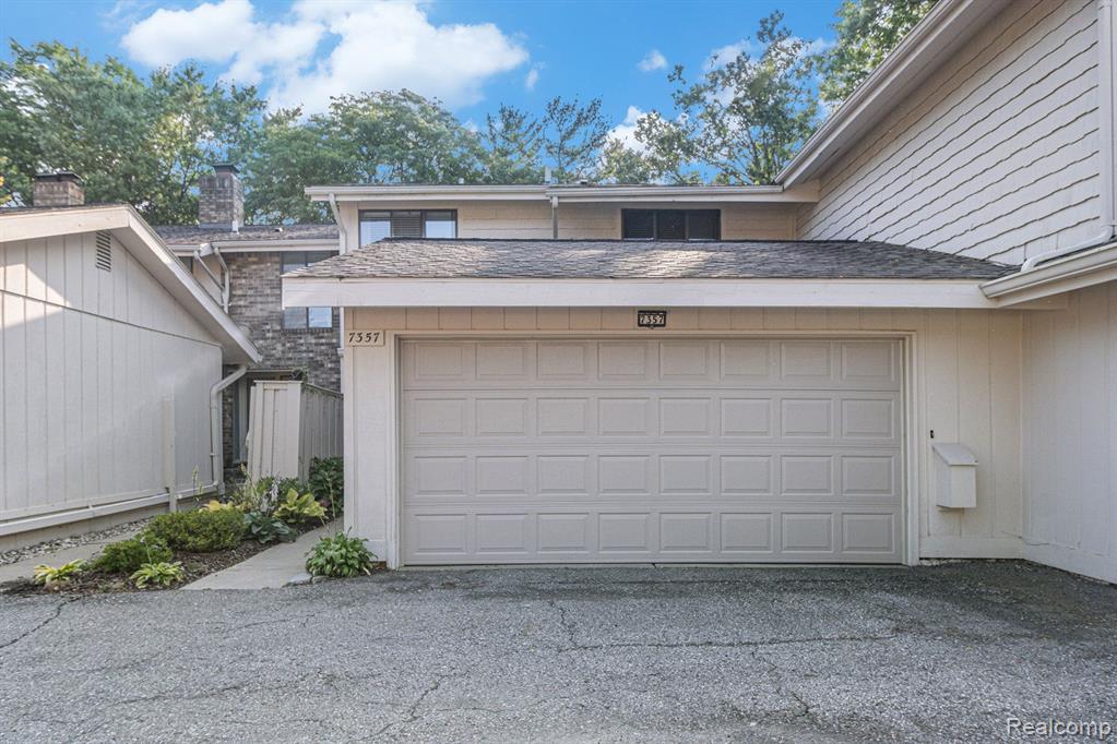 7357 Creek View Circle, West Bloomfield, MI — Photo 3