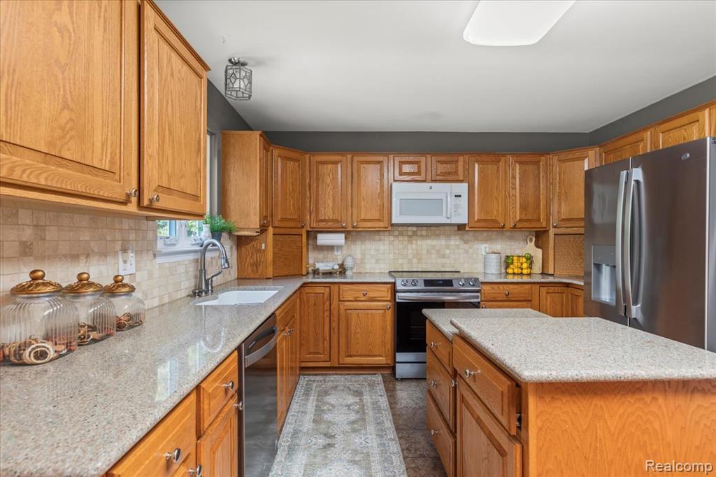 668 Eider Way, Oxford, MI 48371 — Photo 11