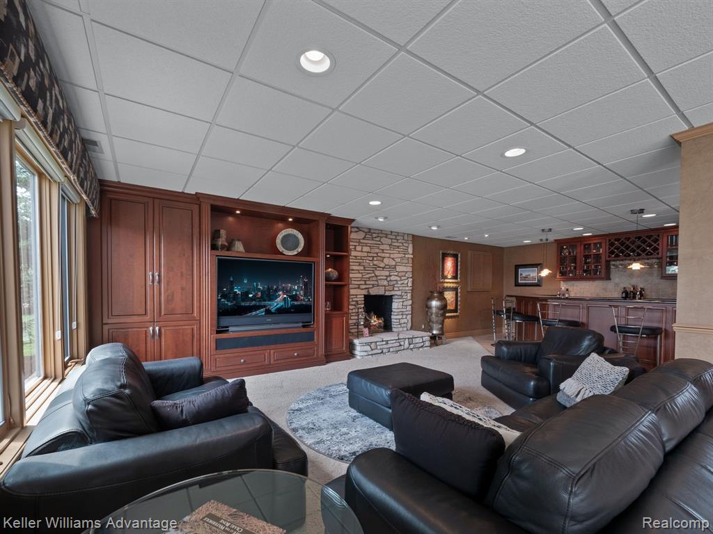 18328 Clairmont Circle E, Northville, MI 48168 — Photo 45