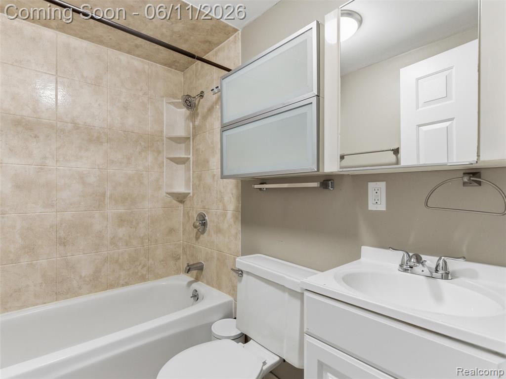 404 La Plaza Court, Royal Oak, MI 48073 — Photo 16
