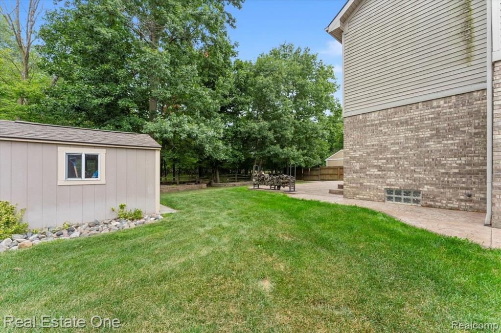 30026 Huron Meadows Drive, Rockwood, MI — Photo 40
