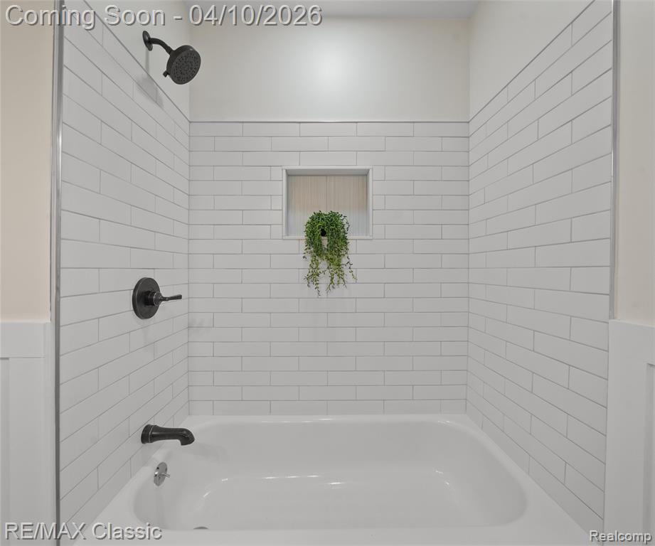 9083 Pittsfield Street, Commerce Twp, MI 48382 — Photo 21