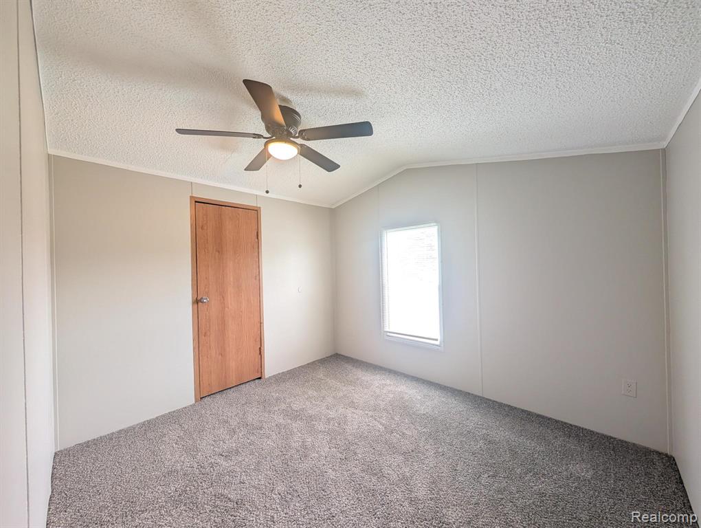18 Bellwood, Swartz Creek, MI 48473 — Photo 6