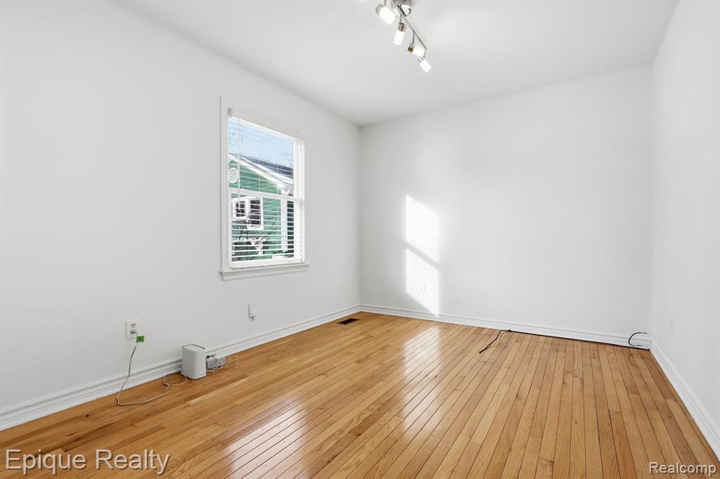 535 W Marshall Street, Fenton, MI 48220 — Photo 37