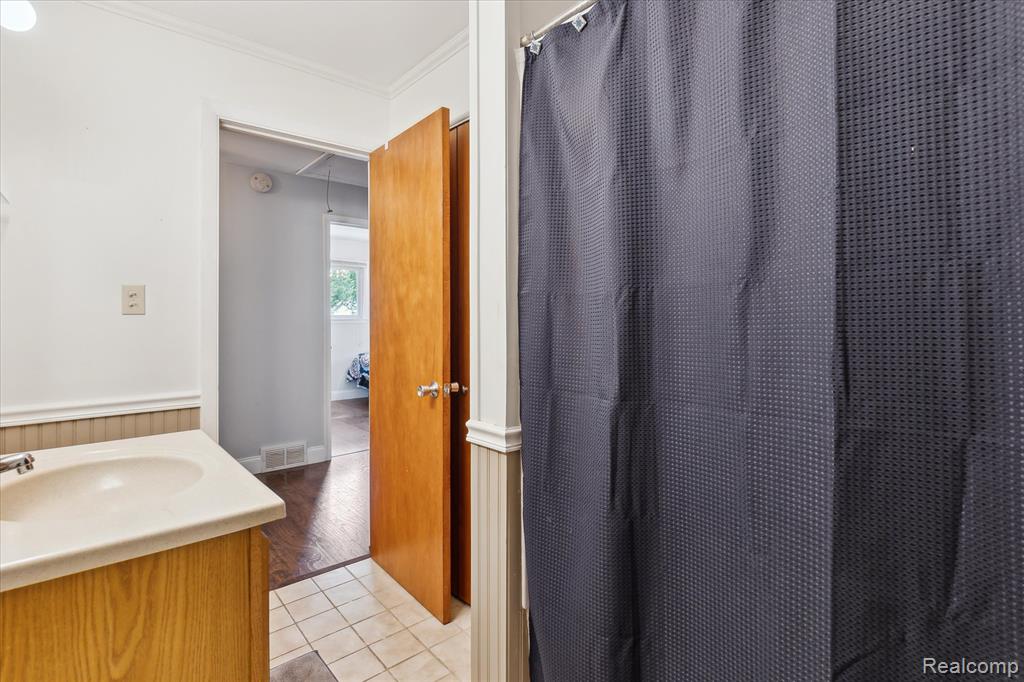 6279 Woodsdale Drive, Grand Blanc, MI 48439 — Photo 28