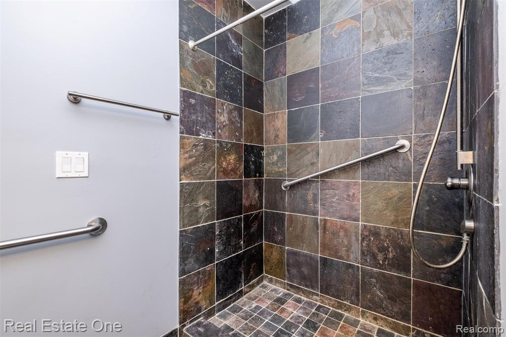 4079 Cumberland Court, Commerce Twp, MI 48390 — Photo 28