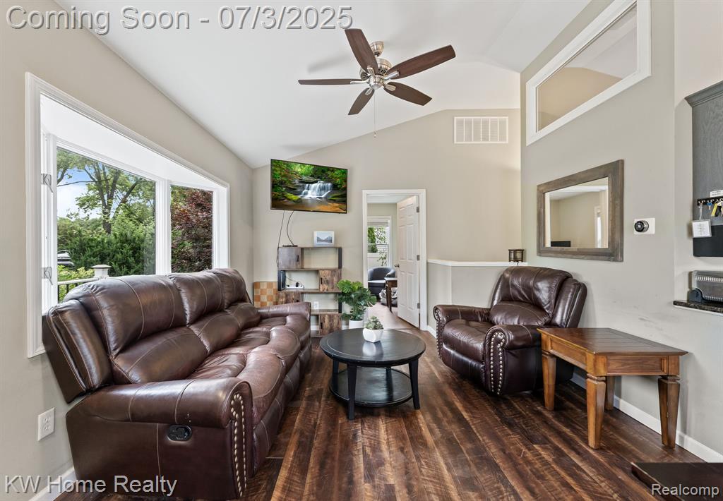 5575 Berkley Drive, Waterford, MI 48327 — Photo 7