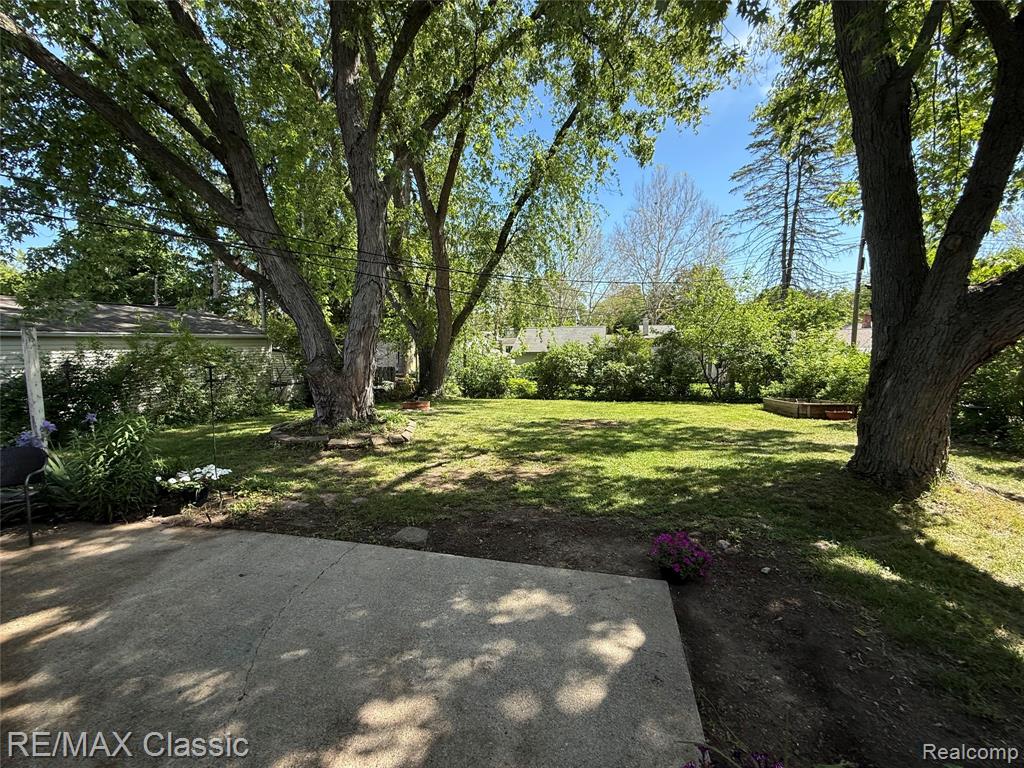 857 Panorama Drive, Milford, MI 48381 — Photo 11