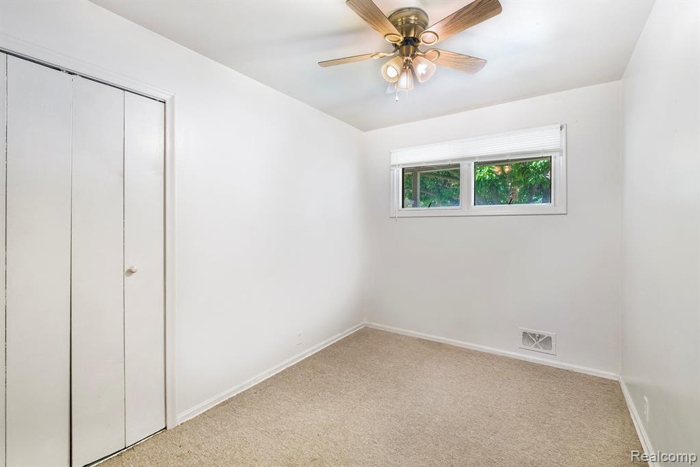 5722 Susan Street, Flint, MI 48505 — Photo 11