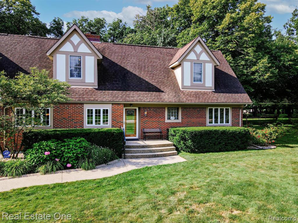 454 Lesdale Drive, Troy, MI 48085 — Photo 2