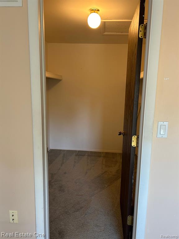 3988 OLD CREEK Road, Troy, MI 48084 — Photo 11