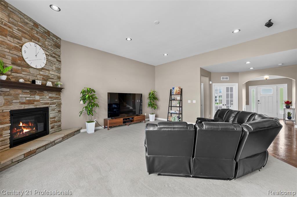 2083 Findley Circle, Lake Orion, MI — Photo 9