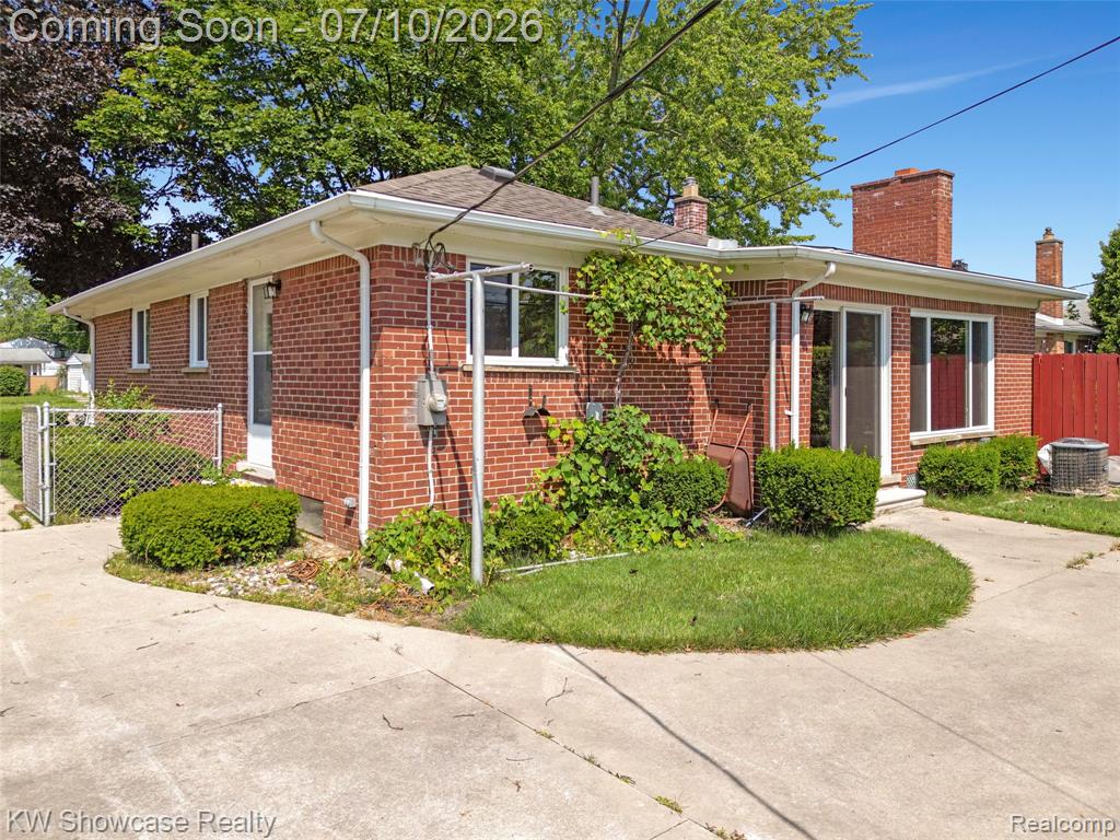 8936 Merriman Road, Livonia, MI 48150 — Photo 7