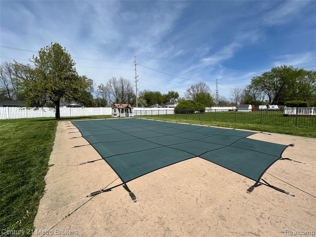 1124 Trotwood Lane, Flint, MI 48507 — Photo 4