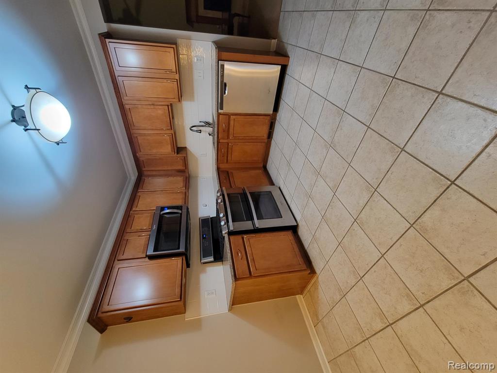 5894 Augusta Lane, Grand Blanc, MI 48439 — Photo 8
