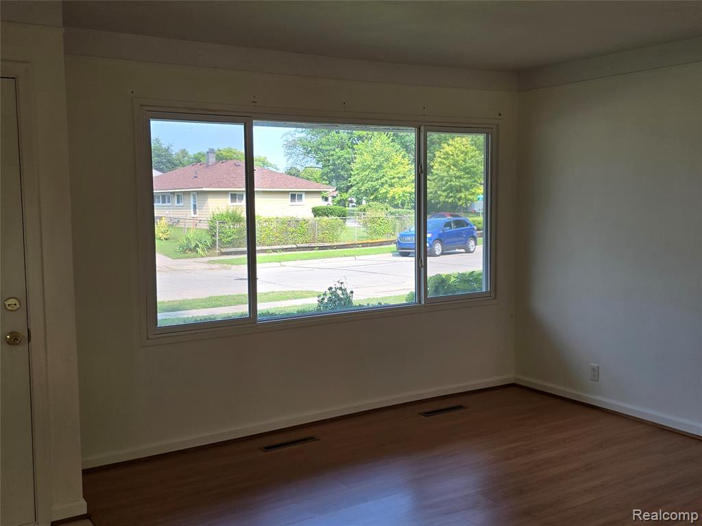 535 Lytle Place, Garden City, MI — Photo 8