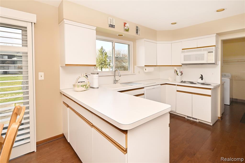 6132 Ledgeway Drive, West Bloomfield, MI — Photo 13