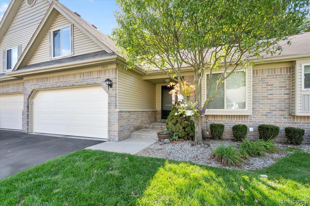 17452 Ava Court, New Boston, MI 48164 — Photo 2
