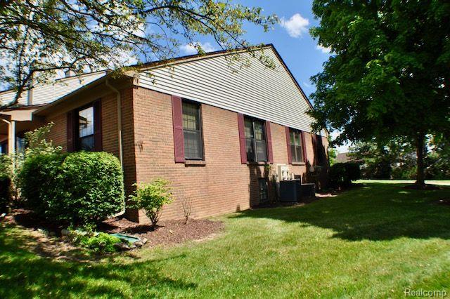 38843 COUNTRY Circle, 80, Farmington Hills, MI 48331 — Photo 37