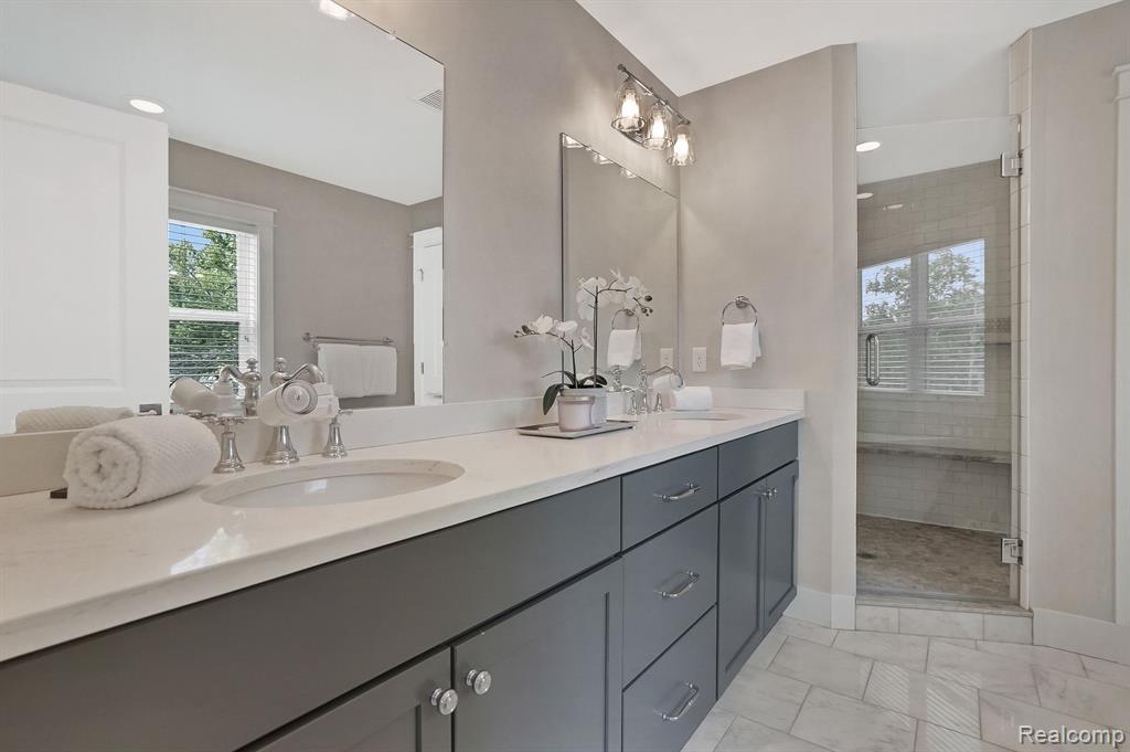 902 FERNWOOD Road, Royal Oak, MI 48067 — Photo 28