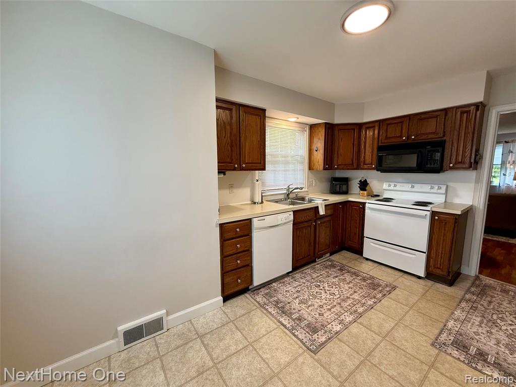 734-736 Briarcliff Road, Jackson, MI 49203 — Photo 9