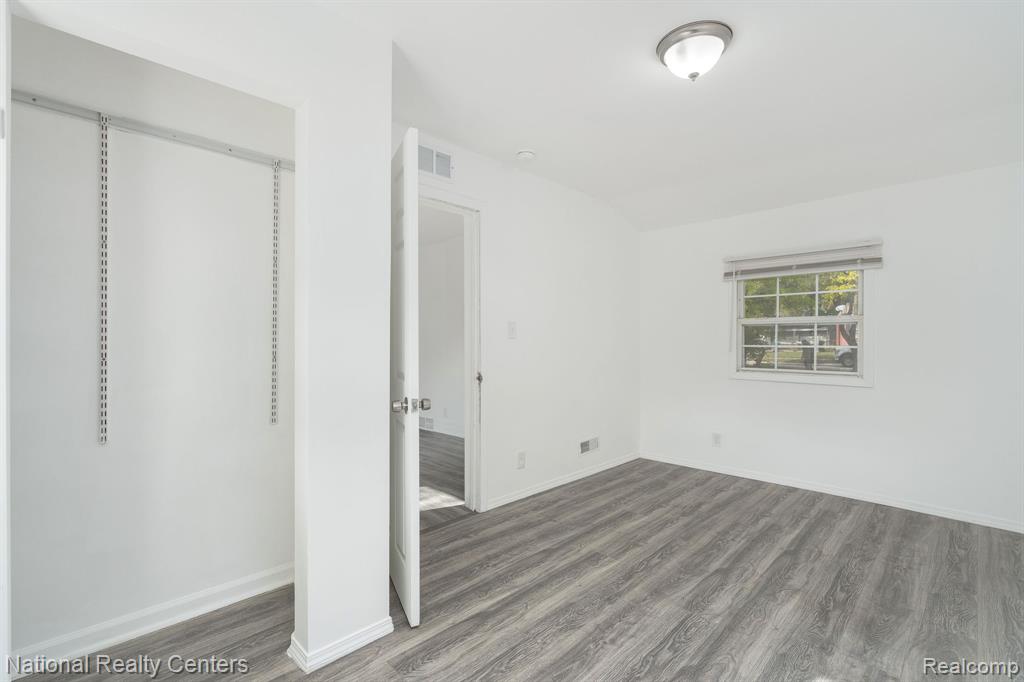 8104 Jackson Avenue, Warren, MI 48089 — Photo 24