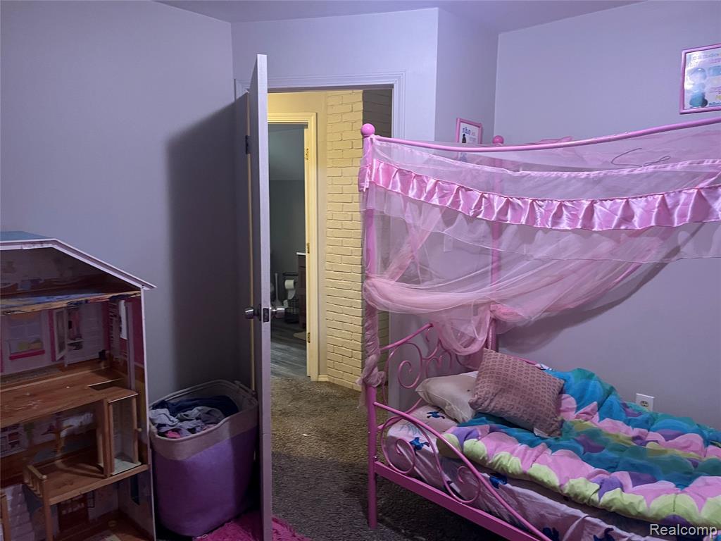 8054 Potomac, Center Line, MI 48015 — Photo 12
