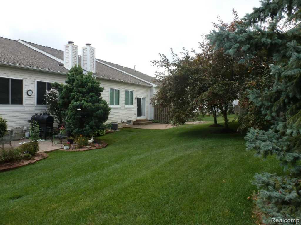 50234 Helfer Boulevard, Wixom, MI 48393 — Photo 28