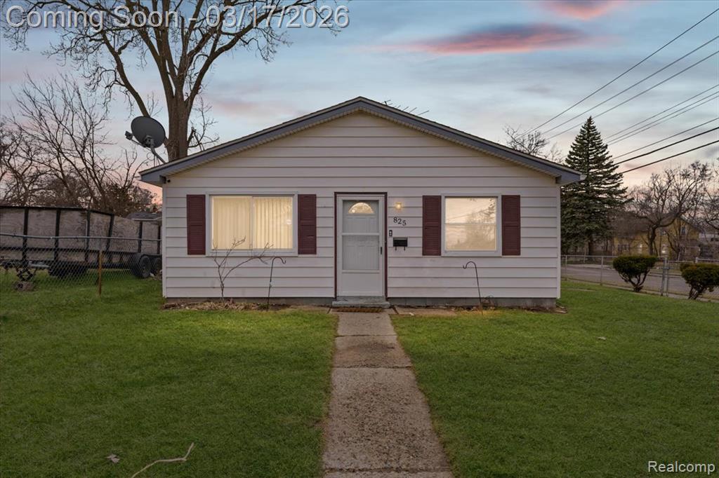 825 Robinwood Street, Pontiac, MI 48340 — front exterior