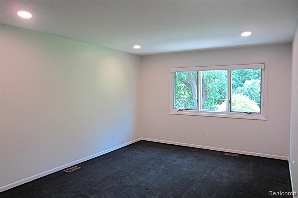31115 Stafford St, Beverly Hills, MI 48025 — Photo 32