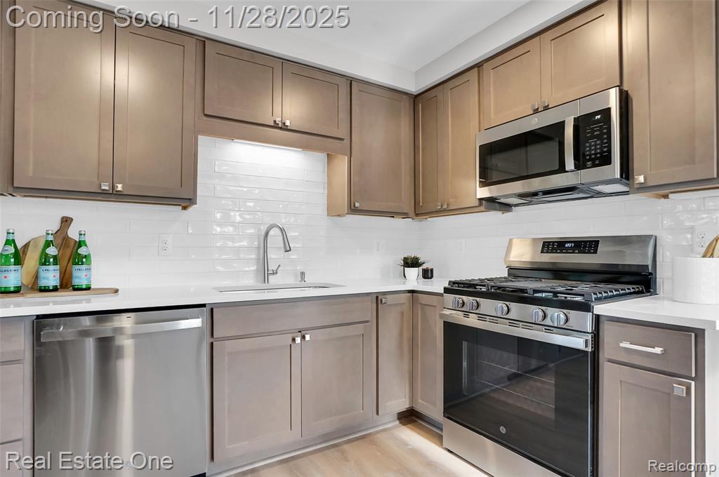 556 Harrison Street, Garden City, MI — Photo 12