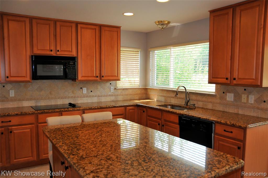 5444 BUELL Drive, Commerce Twp, MI 48382 — Photo 4