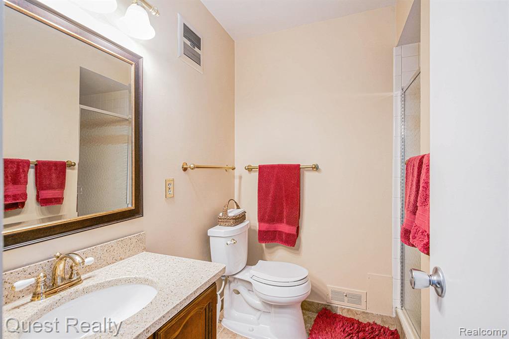 3123 LAKE HAVEN Drive, Ann Arbor, MI 48105 — Photo 22