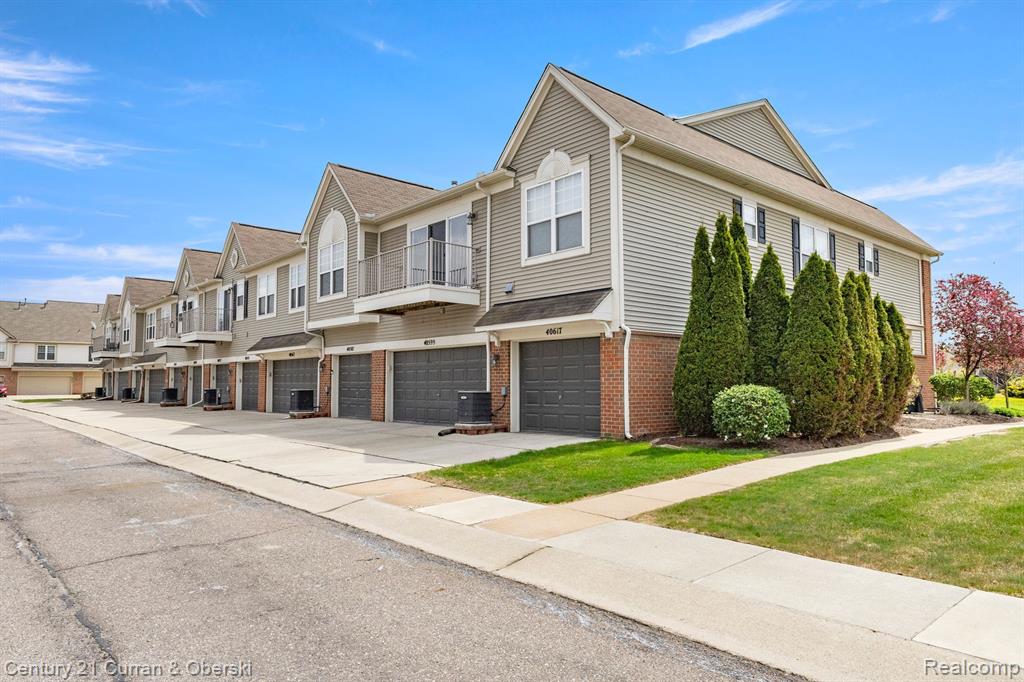 40563 BLYTHEFIELD Lane, Canton, MI 48188 — Photo 32