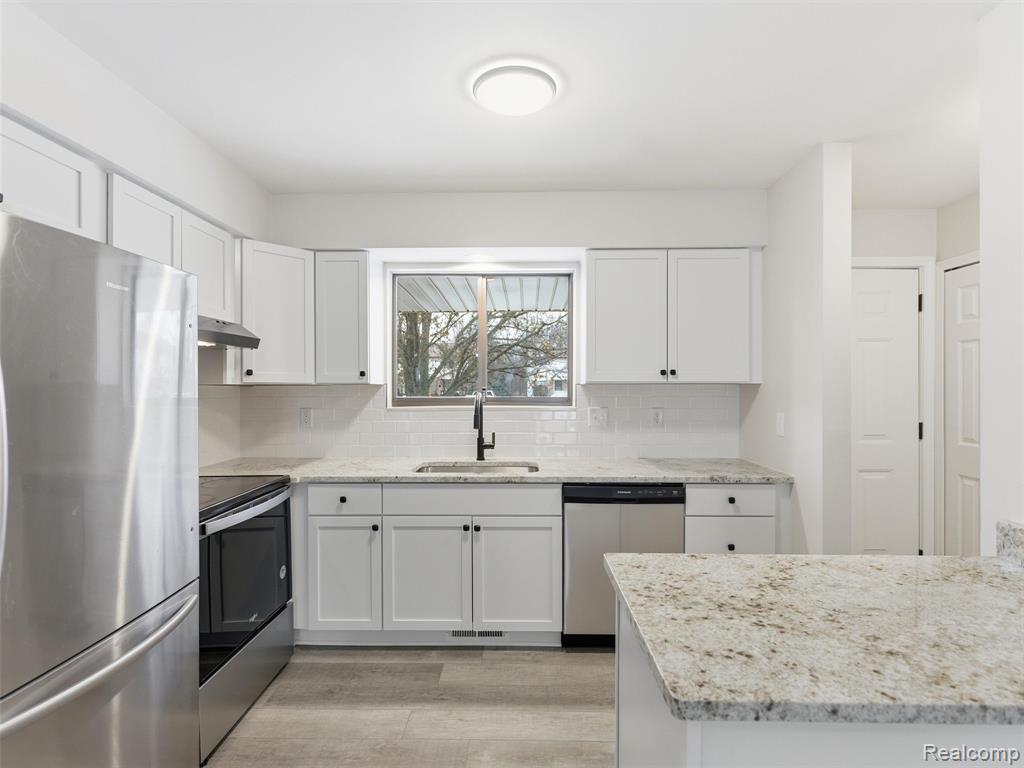 25927 New Forest Court, New Baltimore, MI — Photo 5