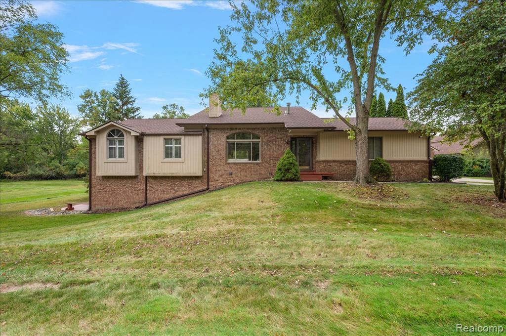 7481 Hickory Hill Drive, 25, West Bloomfield, MI — Photo 2
