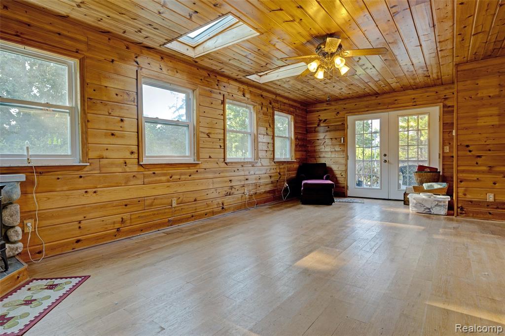 8028 Clarence Street, Goodrich Vlg, MI — Photo 28