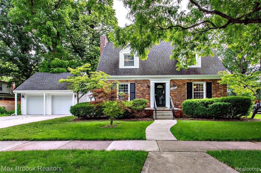 25830 Berkley Avenue, Huntington Woods, MI