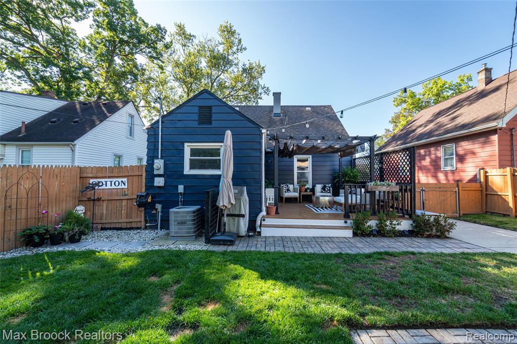 74 W Elza Avenue, Hazel Park, MI 48030 — Photo 17