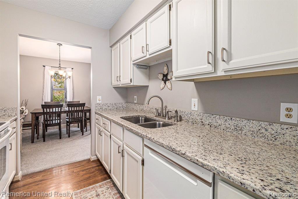 422 FOREST Drive, Brighton, MI 48116 — Photo 8