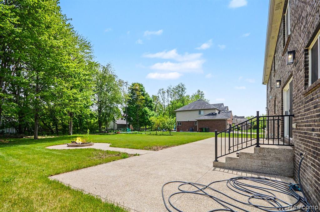 56350 Willow Creek Boulevard, Utica, MI 48316 — Photo 30