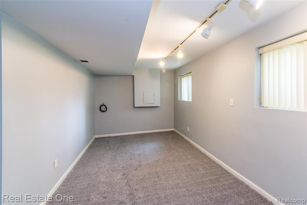 6845 Tamerlane Drive, West Bloomfield, MI — Photo 45