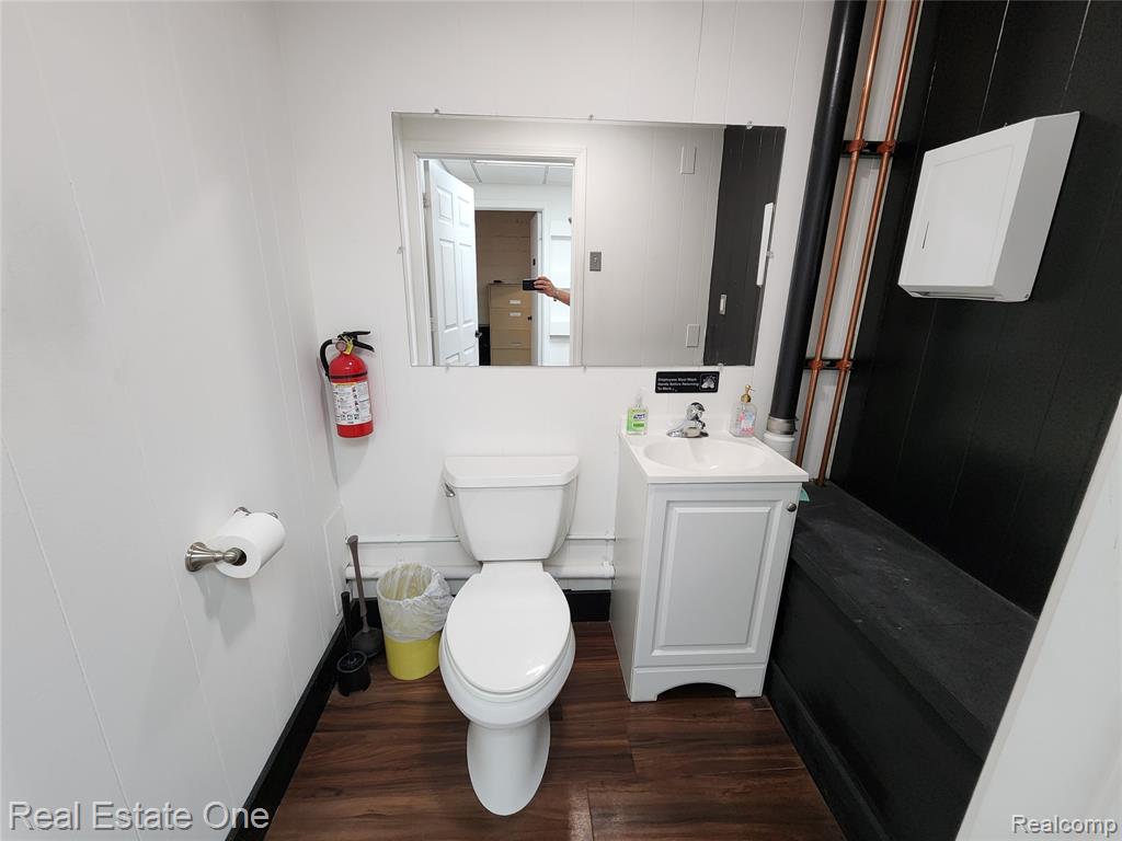 4105 12 Mile Road, Berkley, MI 48072 — Photo 11