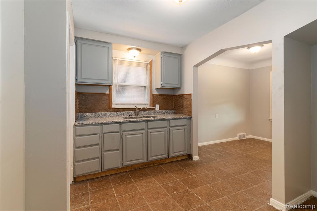 15486 FAIRMOUNT Drive, Detroit, MI 48205 — Photo 10