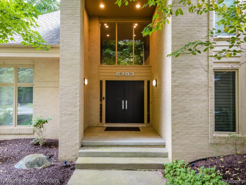 6783 Burtonwood Drive, West Bloomfield, MI — Photo 2