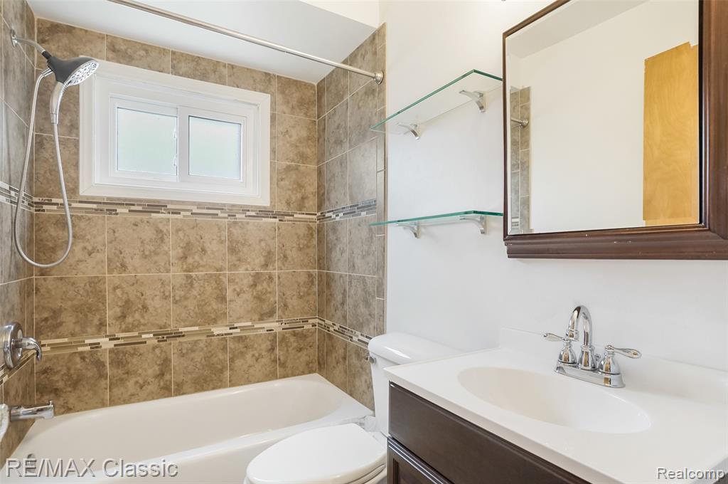7218 Sterling, Center Line, MI 48015 — Photo 12
