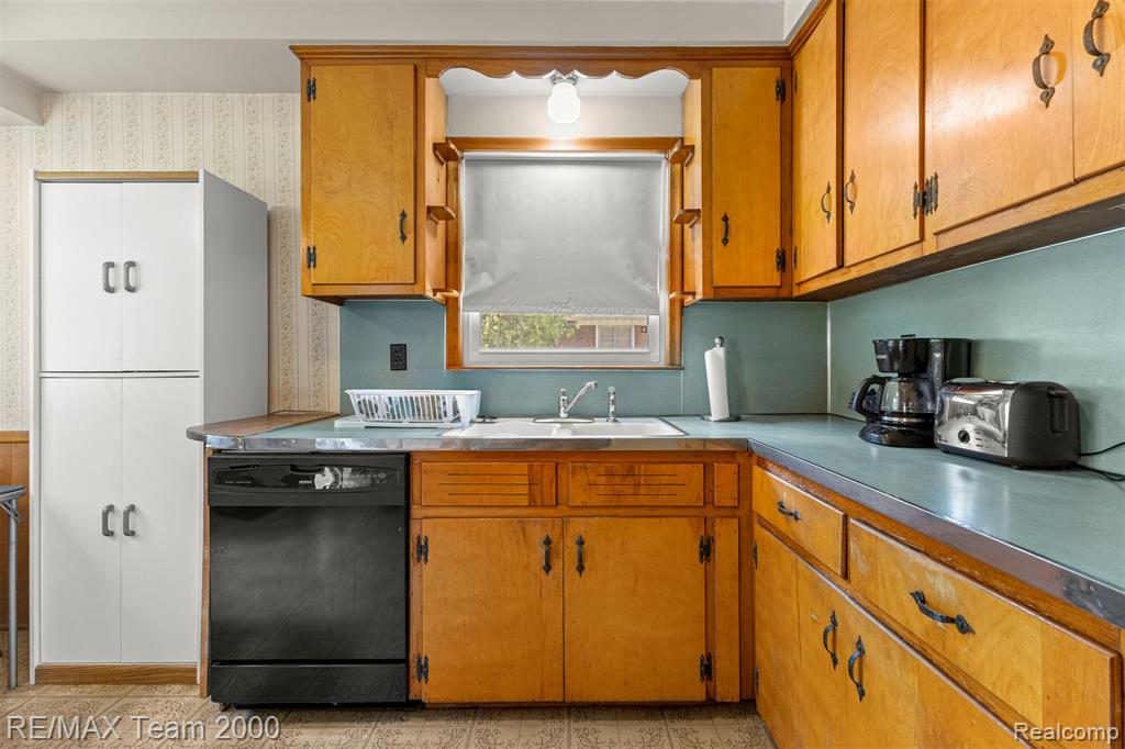 27143 Westland Road, Redford, MI 48240 — Photo 17