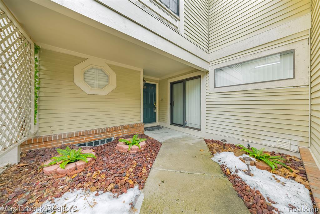 5605 DRAKE HOLLOW Drive W, West Bloomfield, MI — Photo 35