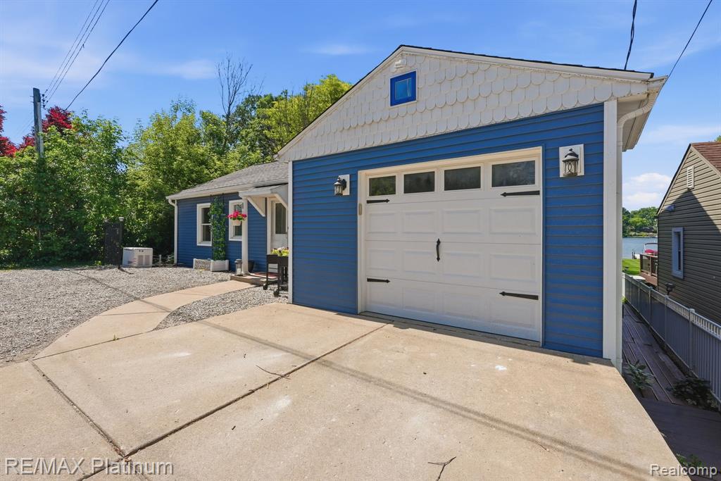 1612 S Hughes Road, Brighton, MI 48114 — Photo 4