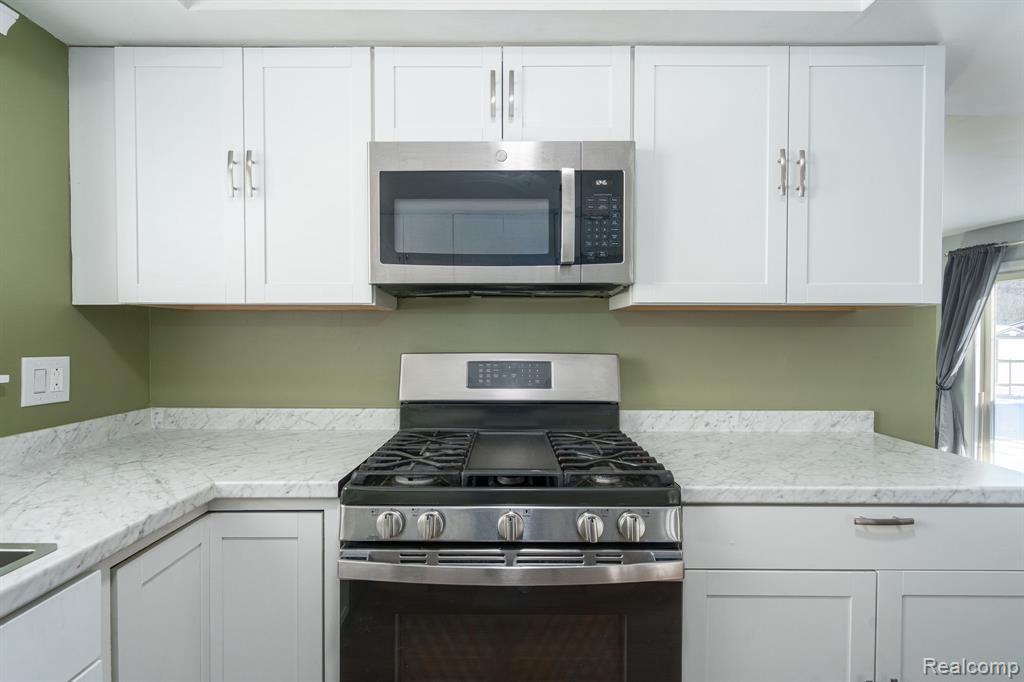 39618 Birchwood Drive, Plymouth, MI 48170 — Photo 16